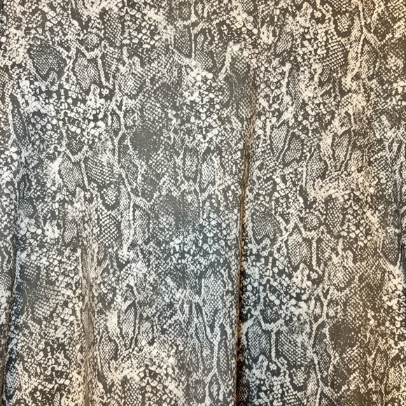 NWT Chicos Snake-Print Mock Neck Tunic, SZ 1, Medium - Picture 6 of 7